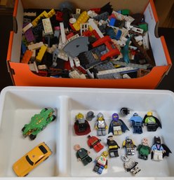 Lego Enthusiasts - Box Of Miscellaneous Legos Including 12 Miniature People