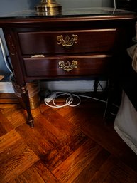 Pair Of Ethan Allen Traditional Mahogany Nightstands (see Both Pics)