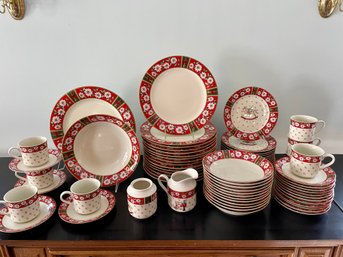 Charlton Hall By Kobe Classic Traditions Holiday Dinnerware