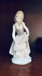 Lladro Porcelain Figurine ' Girl With Cat '