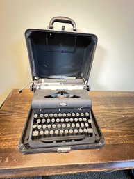 Original Portable Royal Typewrite In Case