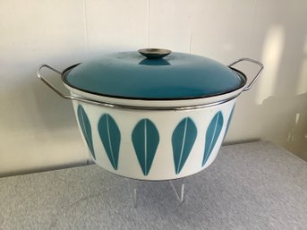 CATHERINE HOLM Covered Dutch Oven BLUE Lotus Pattern