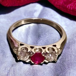 Stunning 18k Gold Diamond And Ruby Art Deco Ring!