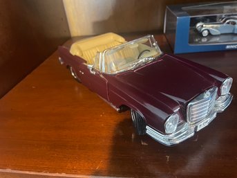 Maisto 1/18 Scale Model Car 31811 - 1966 Mercedes Benz 280SE