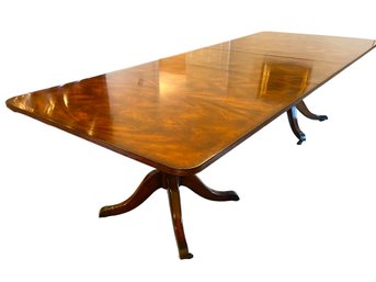 Fabulous Antique Federal Style Double Pedestal  Extendable Dining Table.