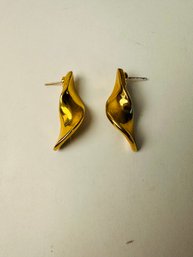Vintage 14kt Gold Leaf Design Dangle Earring
