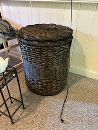 Wicker Hamper. Large.