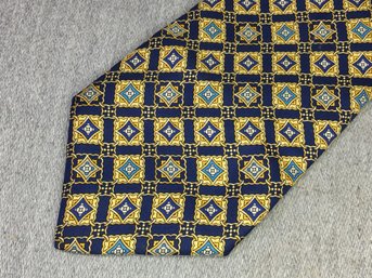 Fabulous Like New FENDI Silk Tie - Beautiful Pattern - Made In Italy - New Retail Price $160-$220 - Very Nice