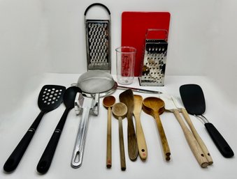 Kitchen Tools & Cooking Utencils By Le Creuset, Braun, Oxo & More