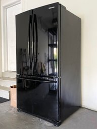 A Samsung Refrigerator/Freezer Combo