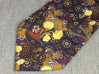 Gorgeous Like New FENDI - All Silk Tie - Made In Italy - Beautiful Design - Amazing Colors - Basically New !