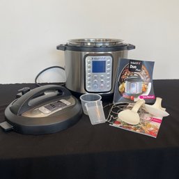 INSTANT POT Electric Pressure Cooker Model Duo Plus 60