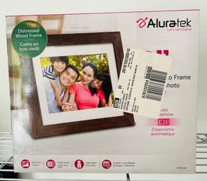 NEW In Box -Aluratek Digital Frame