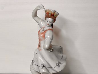 Hollohaza Kezzel Festeff Hungary Porcelain Figurine Of Folk Dancer