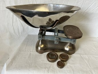 Antique Circa 1900 MERCANTILE SCALE With Cast Iron Weights And Steel Cup