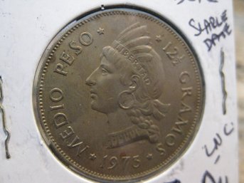 1973 DOMINICAN REPUBLIC  1/2 PESO COIN  AU TO UNC