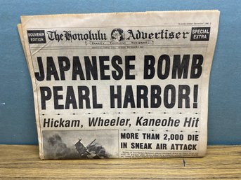 Japanese Bomb Pearl Harbor! The Honolulu Advertiser Sunday, December 7, 1941 Newspaper.
