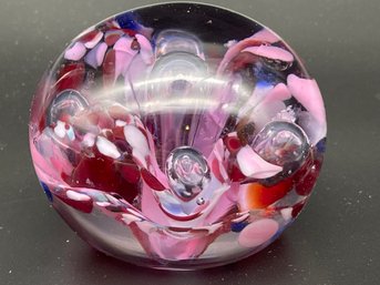 Vintage Glass Art  Paperweight 2 1/4' Tall. (Pw10)