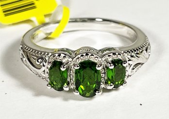 Sterling Silver 925 Ladies Ring Green Gemstone Size 7