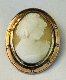 ANTIQUE 10K GOLD CARVED SHELL CAMEO BROOCH OR PENDANT