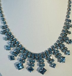 BEAUTIFUL VINTAGE BLUE RHINESTONE SILVER TONE NECKLACE