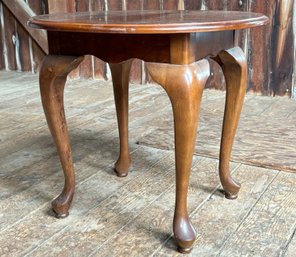 20th Century Queen Anne Style Cherry Oval Side Table