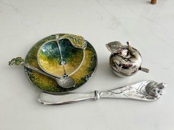 Sweet Serving Pieces - Apple And Frog Motif