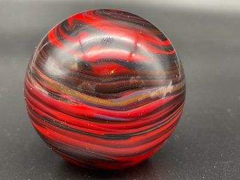 Vintage Glass Art  Paperweight 1 3/4' Tall. (Pw13)