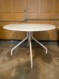 Round White Outdoor Patio Table