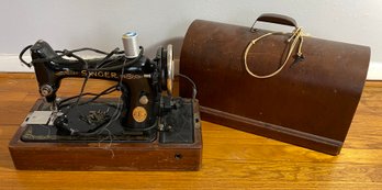 Portable Singer Sewing Machine, Bentwood Cover, Circa May 1929, Model 99. (AC673405)