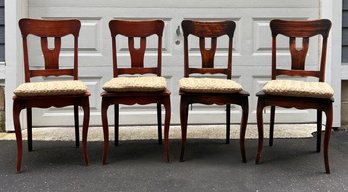 Group Of Four Dinning Room Chairs With Seat Cushions