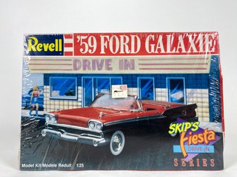 Revell -1:25 Scale - 1959 Ford Galaxy Skips Fiesta Drive In Edition - Sealed