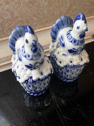 Vintage Delft Blue Hens Salt And Pepper Shakers
