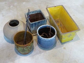 Lot Of Mid Sized Ceramic Planters & Garden Pots