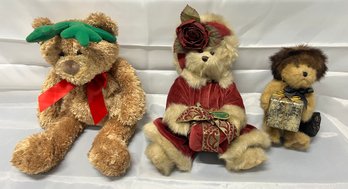 A Mix Of Christmas Bears- Bearington, The Boyds  & Hallmark  Collection