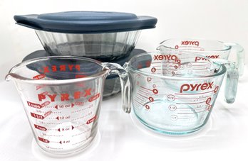 3 Pyrex Measuring Cups & 2 Two Quart Anchor Hocking Glass Bowls With Rubber Covers