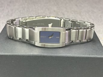 NEW ! - $189 Retail Price - New DKNY / DONNA KARAN New York Ladies Watch - Stainless Steel - Grey / Blue Dial