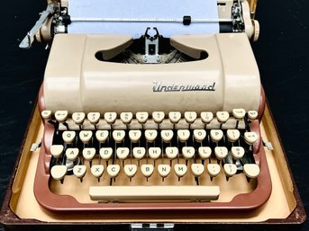 Vintage Underwood Quiet Tab Portable Typewriter, Working