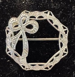 VINTAGE 10K WHITE GOLD WREATH AND BOW BROOCH