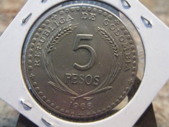 1968 B  COLUMBIA  5 PESO  COIN -  UNC