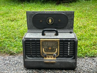 Antique Zenith Trans Oceanic Radio
