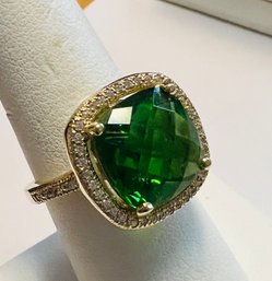 GORGEOUS 10K GOLD SIGNED STAUER GREEN AND WHITE CZ RING