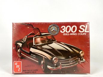 AMT - 1:25 Scale - Mercedes Benz 300 SL Gull Wing Coupe - Sealed