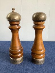 STERLING AND WOOD SHAKER AND GRINDER SET