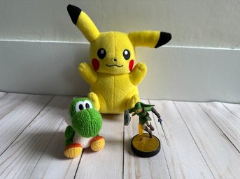 Nintendo Lot - Link And Yoshi Amiibos And Pikachu Plush