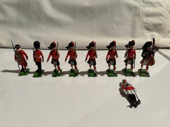 Lot Of 9 Antique Miniature Metal BRITAINS SOLDIERS LTD Made In England Kilted Scottish Lead Soldier