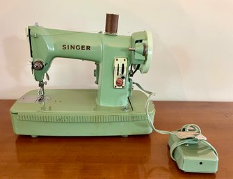 Vintage Singer Sewing Machine Green Portable 185J & Case W/ Foot Peddle
