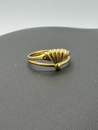 Modernistic & Unique 18k Yellow Gold Seashell Ring
