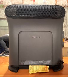 New Honeywell Therma Wave Ceramic Heater In Original Box.