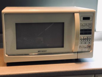 Emerson 1500W Microwave Oven